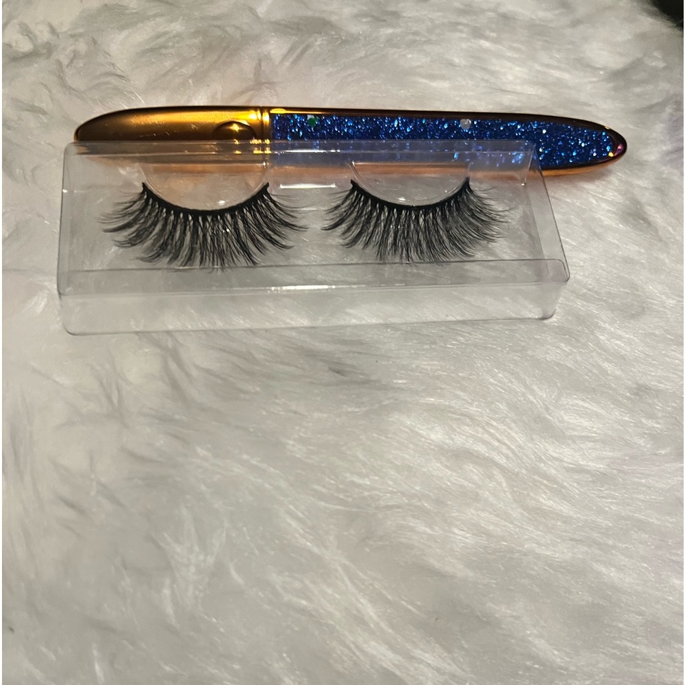 Beautiful eye lashes and self adhesive eyeliner pens